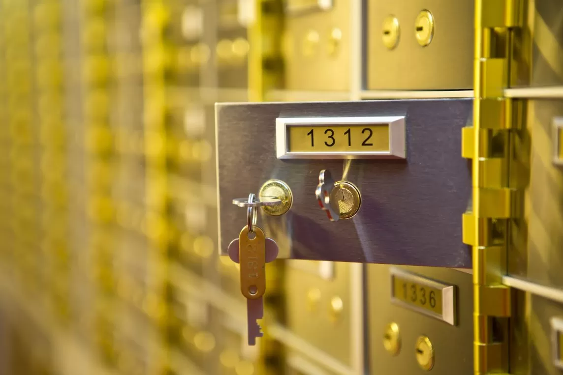 Box_open_close_up-1144x763